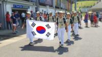 [리틀WS 현장] 한일전 앞둔 한국, ‘태극기 퍼포먼스’ 펼치며 입장