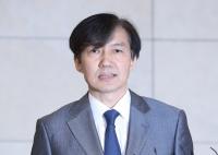 고발전 휘말린 조국, 국민정서법 위반했지만 법적처벌은 ‘글쎄’