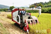 괴산군 소수면 노마리 첫 벼베기 행사 열어