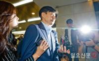 자유한국당, 조국 향해 “사무실 꽃 보며 자위나 하시라” 또 막말 논란