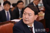 '조국 장관 전방위 압박' 검찰-법원 손발 척척 맞는 까닭