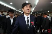 '조국 가족펀드' 키맨 5촌 조카 체포…검찰 수사 속도 붙나