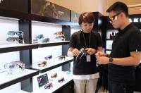 신세계 센텀시티 "스포츠 선글라스, 야외 스포츠 필수템"