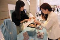 가을 맞아 골드 주얼리 제안한 신세계 센텀시티