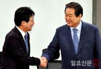 유승민 움직이자 김무성 “한국당, 통합‧협상 시작해야”