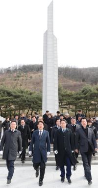 권영진 시장·이철우 지사,  2020 경자년 첫 날 충혼탑 합동참배
