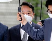 ‘인보사 사기 의혹’ 이웅열 전 코오롱 회장 불구속 기소