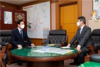 김영춘 전 해수부 장관과 변성완 부산시장 권한대행의 만남이 갖는 의미