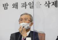 김종인, 미혼모 시설서 “정상적 엄마 없다” 발언 논란