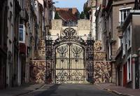 프랑스 불로뉴쉬르메르 거대한 철문은 ‘착시’