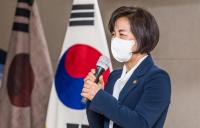 ‘대선판 뛰어들까’ 추미애, “촛불개혁의 대장정 언제나 함께하겠다”