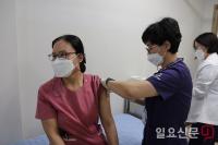 성수의료재단 인천백병원·비에스종합병원, 코로나19 첫 백신접종 시작
