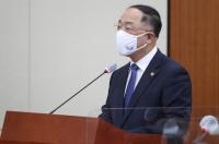 홍남기 부총리, 코로나19 음성 판정에 업무 복귀