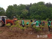 영덕 축산면 새마을협의회, 지역과 함께하는 '사람나무' 심기 봉사활동 펼쳐