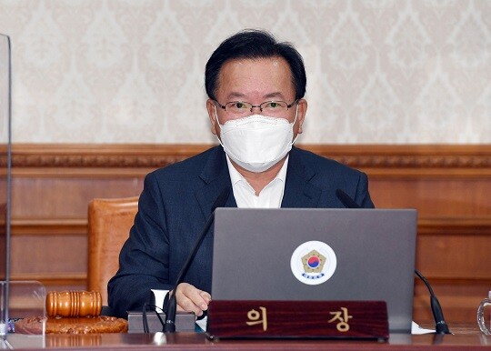 김부겸 국무총리가 25일 한미 정상회담에 대해 “유례없는 성과를 거뒀다”고 평가했다. 이날 오전 서울 종로구 세종대로 정부서울청사 국무회의에서 모두발언 중인 김 총리. 사진=임준선 기자
