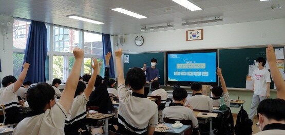 ‘찾아가는 해양과학교실’ 진행 모습.