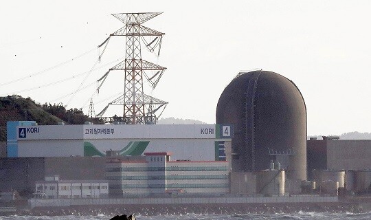 29일 오전 9시 30분쯤 울산시 울주군 신고리 원전 4호기에서 화재가 발생해 터빈이 정지했다. 제9호 태풍 마이삭이 부산에 상륙한 2020년 9월 부산 기장군 고리 원전 4호기가 가동을 멈춘 모습으로 본 기사와 무관함. 사진=연합뉴스