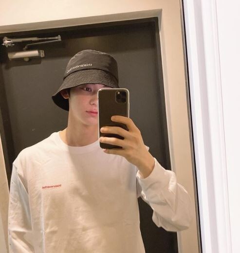 사진= 황민현 인스타그램
