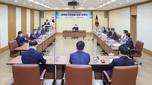 2일 대구시의회가 정책연구위원회를 발족하고 위촉식을 진행하고 있다. (사진=대구시의회 제공)