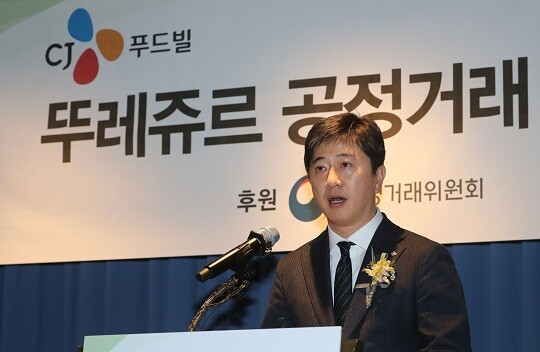 구창근 올리브영 대표는 CJ그룹 경영승계 과정에 큰 역할을 하고 있는 것으로 알려졌다. 2018년 구창근 당시 CJ푸드빌 대표가 뚜레쥬르 공정거래 협약식에 참석한 모습. 사진=연합뉴스