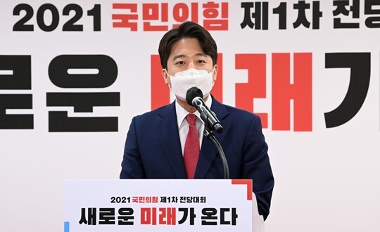 6월 11일 서울 여의도 국민의힘 당사에서 열린 전당대회에서 당대표로 선출돼 수락연설을 하고 있는 이준석 신임 당대표. 사진=박은숙 기자