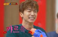 '아는형님' 2PM 잡는 김영철, 물총 '참참참'에 강한 모습 "다 들어와"