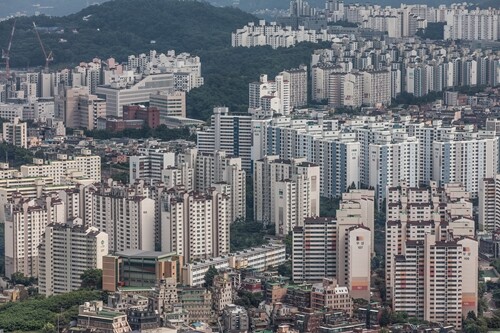 지난 7월 13일 오후 서울 영등포구 63스퀘어에서 바라 본 서울 시내 아파트 단지 모습. 사진=최준필 기자