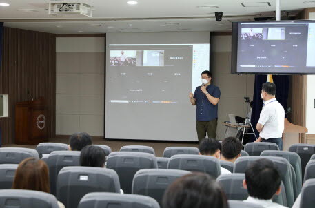 KOMSA는 지난 9일 공단 본사 2층 대회의실에서 ‘자율운항선박의 안전성 평가 해외연구 동향 세미나’를 개최했다./사진=KOMSA 제공