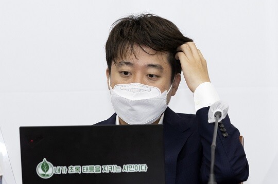 이준석 국민의힘 대표는 8월 15일 윤석열 전 검찰총장과의 통화 녹취록 유출 논란과 관련해 “녹취파일이 존재하지 않으므로 당연히 녹취록도 존재하지 않는다”고 밝혔다. 사진=국회사진취재단
