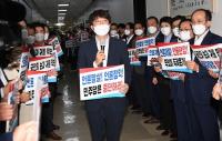 이준석, 언론중재법 강행에 “언론장악 시도에 대해 강력히 투쟁할 것”