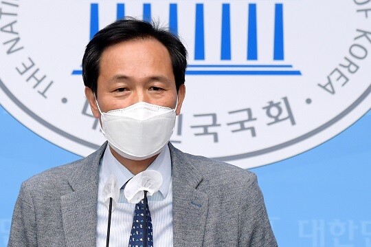 우상호 더불어민주당 의원은  최근 국민의힘에서 불거진 ‘윤석열 전 검찰총장 곧 정리된다’는 녹취록 파동을 두고 “(이준석 국민의힘 대표가) 망했다”고 평했다. 사진=국회사진취재단