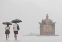[날씨] 오늘날씨, 화요일 전국 천둥‧번개 동반 ‘많은 비’…수도권 ‘150㎜’‧충청 ‘250㎜’
