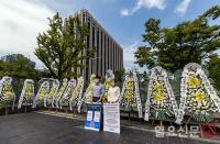 “예비부부 결혼 막는 대한민국”…전국신혼부부연합회, ‘화환 시위’ 진행
