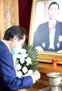 홍준표, 박정희 생가 찾아 "박정희 대통령 잘 기념할 것"
