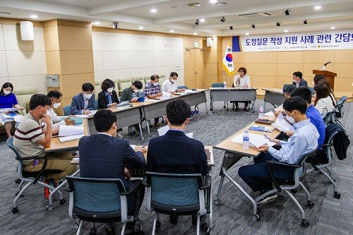 15일 오후 경북도의회 사무처 직원을 대상으로 간담회를 갖고 있다 (사진=경북도의회 제공)