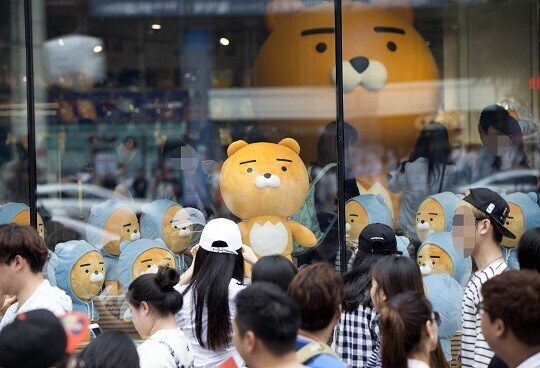 기사 내용과 사진 관련 없음. 서울 강남구에 위치한 카카오프렌즈 매장. 사진=연합뉴스