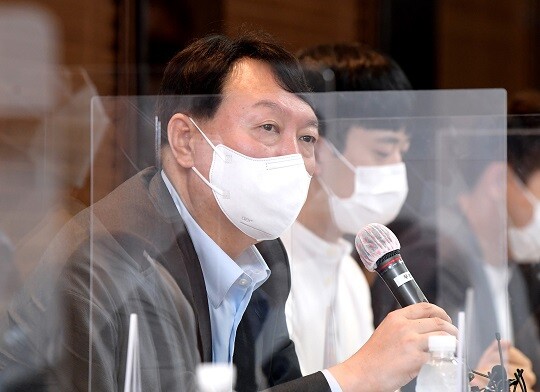 윤석열 전 검찰총장(사진)이 “주택청약 통장을 모르면 거의 치매 환자”라고 말했다. 사진=이종현 기자