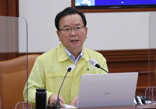 김부겸 국무총리는 소상공인 손실보상제도 시행과 관련해 “보상금 지급이 신속하게 이루어질 수 있도록 최선을 다하겠다”고 강조했다. 사진=연합뉴스