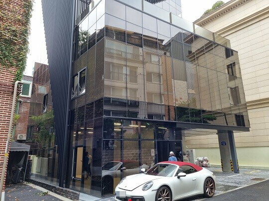 엔에스제이홀딩스, 엔에스제이에셋, 아이오플렉스, 세 회사 사무실이 위치한 서울시 강남구 C 빌딩. 이곳 소유주는 주식회사 아이디에셋이다. 사진=박형민 기자