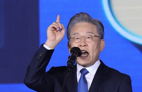 더불어민주당 제20대 대통령 선거 후보에 선출된 이재명 경기도지사가 10일 오후 서울 올림픽공원 핸드볼경기장에서 최종 후보자 수락 연설을 하고 있다. 사진=박은숙 기자