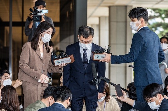 지난 10월 11일 김만배 씨가 서울시 서초구 서울중앙지방검찰청에 피의자 신분으로 출석한 모습. 사진=최준필 기자