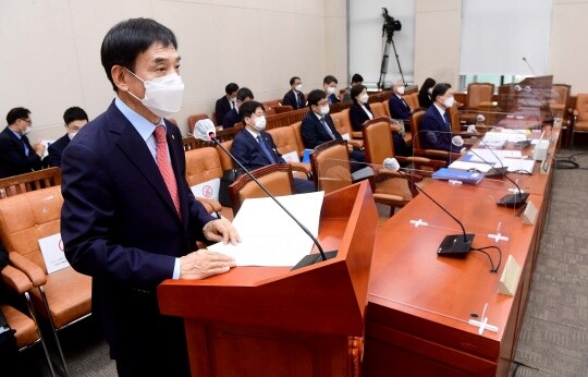 15일 서울 여의도 국회에서 열린 기획재정위원회의 한국은행에 대한 국정감사에서 이주열 한국은행 총재가 인사말을 하고 있다. 사진=국회사진취재단