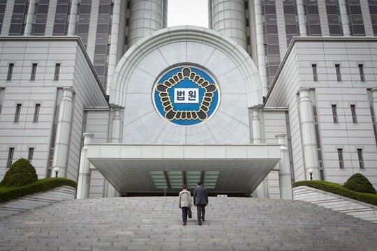 할머니를 살해하고 할아버지도 죽이려다 미수에 그친 혐의로 재판에 넘겨진 10대 형제의 공판이 28일 열렸다. 사진=임준선 기자