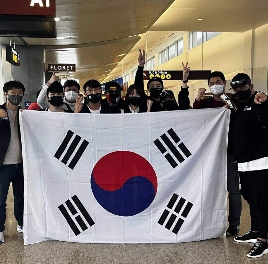 미국 시애틀에 도착한 김지운 회장 등 프로홀덤 플레이어 일행. 사진=한국프로홀덤협회 제공
