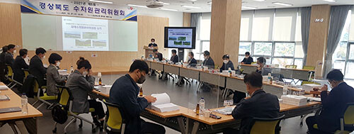 지난 27일 경북도가 제5회 수자원관리위원회 열고 있다. 이날 경북도 수립 '안동댐권역(1)'과 부산지방국토관리청에서 수립 '반변천 하류권역' 등 2건, 16개 하천에 대해 조건부 심의·의결했다 (사진=경북도 제공)