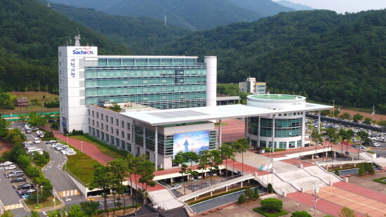 사천시청 전경.