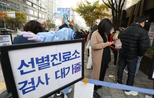 20일 0시부터 오후 9시까지 전국에서 코로나19 양성 판정을 받은 신규 확진자는 총 2219명으로 집계됐다. 사진=박정훈 기자