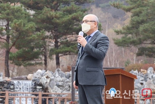 인사말을 하는 신왕수 양평문화원 부원장.