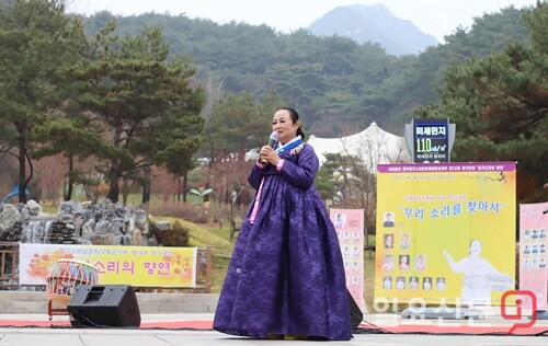 축사를 하는 도경 임정란 문화재.