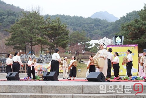 양평농요를 시연하는 회원들.